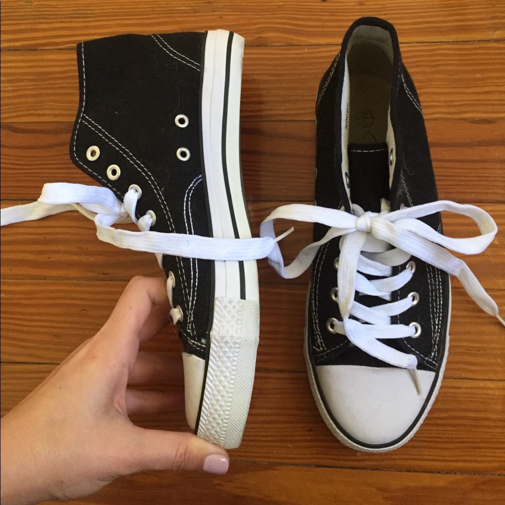 Mid top sneakers